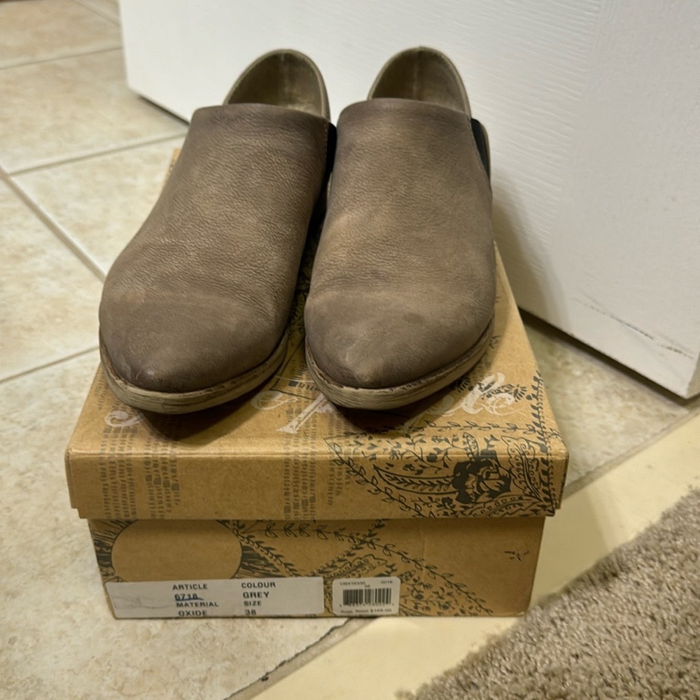 Grayish bootie